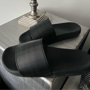 Burberry charcoal print slides